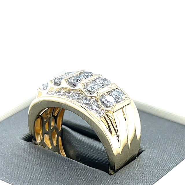 10K Yellow Gold Diamond Gentleman's Ring; Size 10