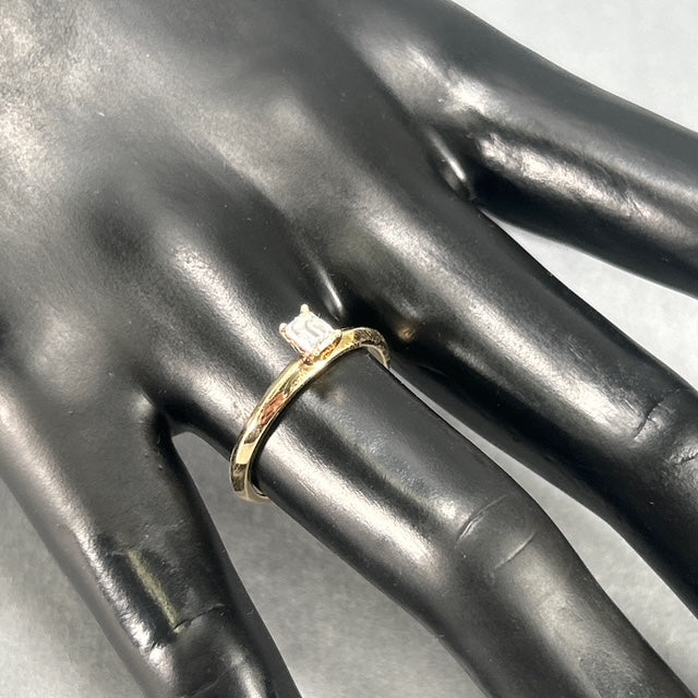 10K Yellow Gold Diamond Lady's Solitaire Ring; Size 8.5
