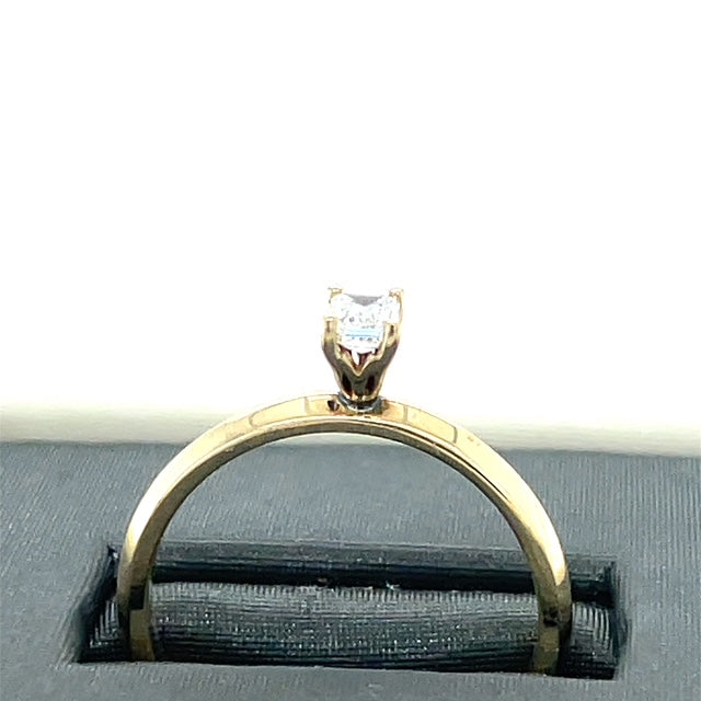 10K Yellow Gold Diamond Lady's Solitaire Ring; Size 8.5