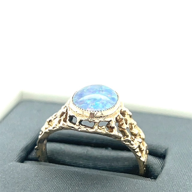9K Yellow Gold Opal Lady's Ring; Size 7