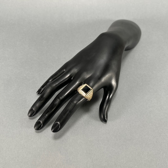 10K Yellow Gold Onyx Gentleman's Ring; Size 10.5