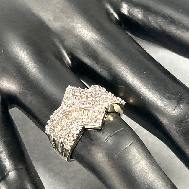 10K Yellow Gold Diamond Lady's Fashion Ring; Size 7