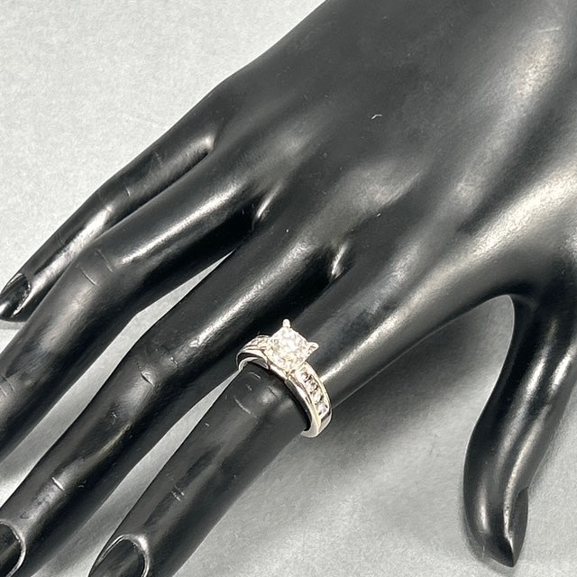 14K White Gold Diamond Lady's Fashion Ring; Size 5.5