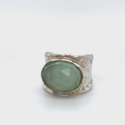 925 Sterling Green Stone Ring; Size 7; 12.6g