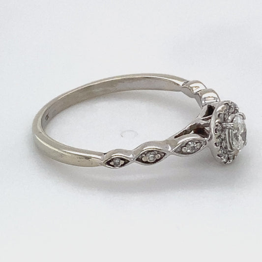 10K White Gold Diamond Ring; 0.25CTW; Size: 8; 2.2g