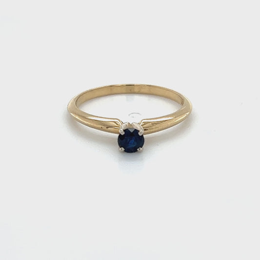 14K White Gold Sapphire Lady's Fashion Ring; 1.1DWT, Size 6