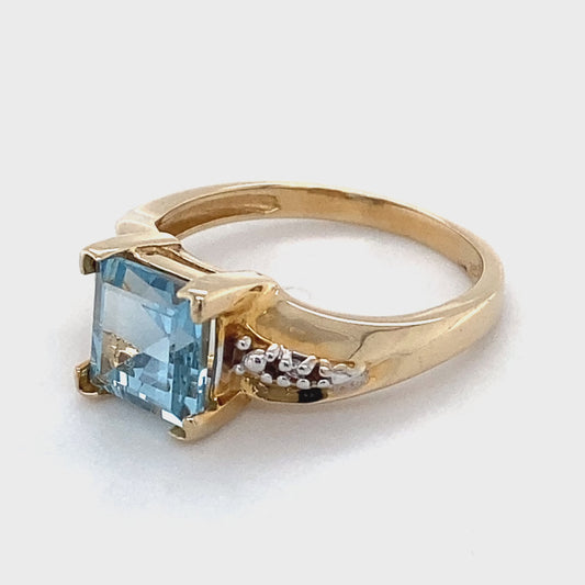 10K Yellow Gold & Blue Stone Ring; 1.8DWT; Size 6