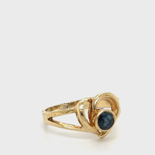 18K Yellow Gold Sapphire Ring; Size 4; 2.6g