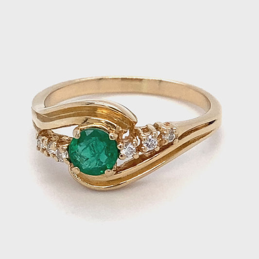 14K Yellow Gold Emerald & Diamonds Ring;  2.7DWT; 0.99 & 0.06CTW; Size 9.5